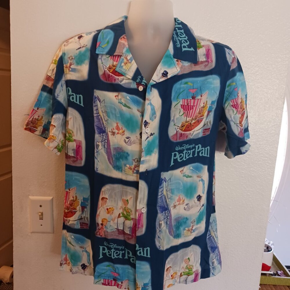 Disney Parks Peter Pan Scenes Woven Full Button Front Camp Shirt Men’s Small